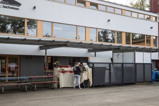 Drogué et alcoolisé, le jeune accusé a frappé à mort l'homme sans domicile fixe, installé sur ces bancs, après avoir constaté qu'il ne pouvait rien lui voler (archives).